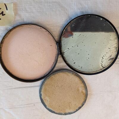 Beautiful glass inlay compact