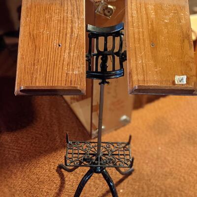 Very sturdy Dictionary stand