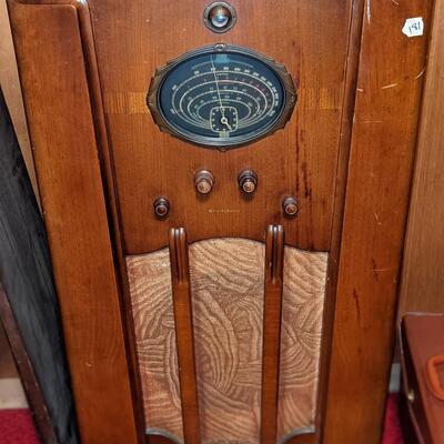 Gorgeous Antique Radio