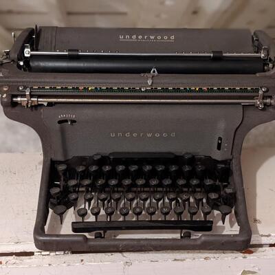 Incredible condition Underwood Typewriter