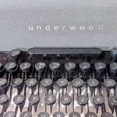 Incredible condition Underwood Typewriter