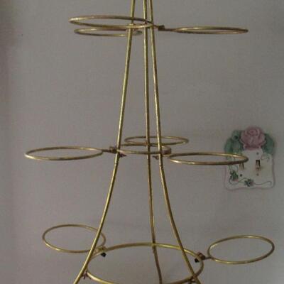  Lot 32- Gold Tone Plant Stand Holds 10 plants 