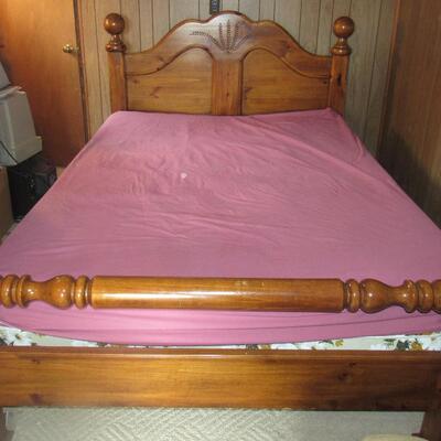 Lot 40- Vintage Queen Oak Wood Bed Frame 