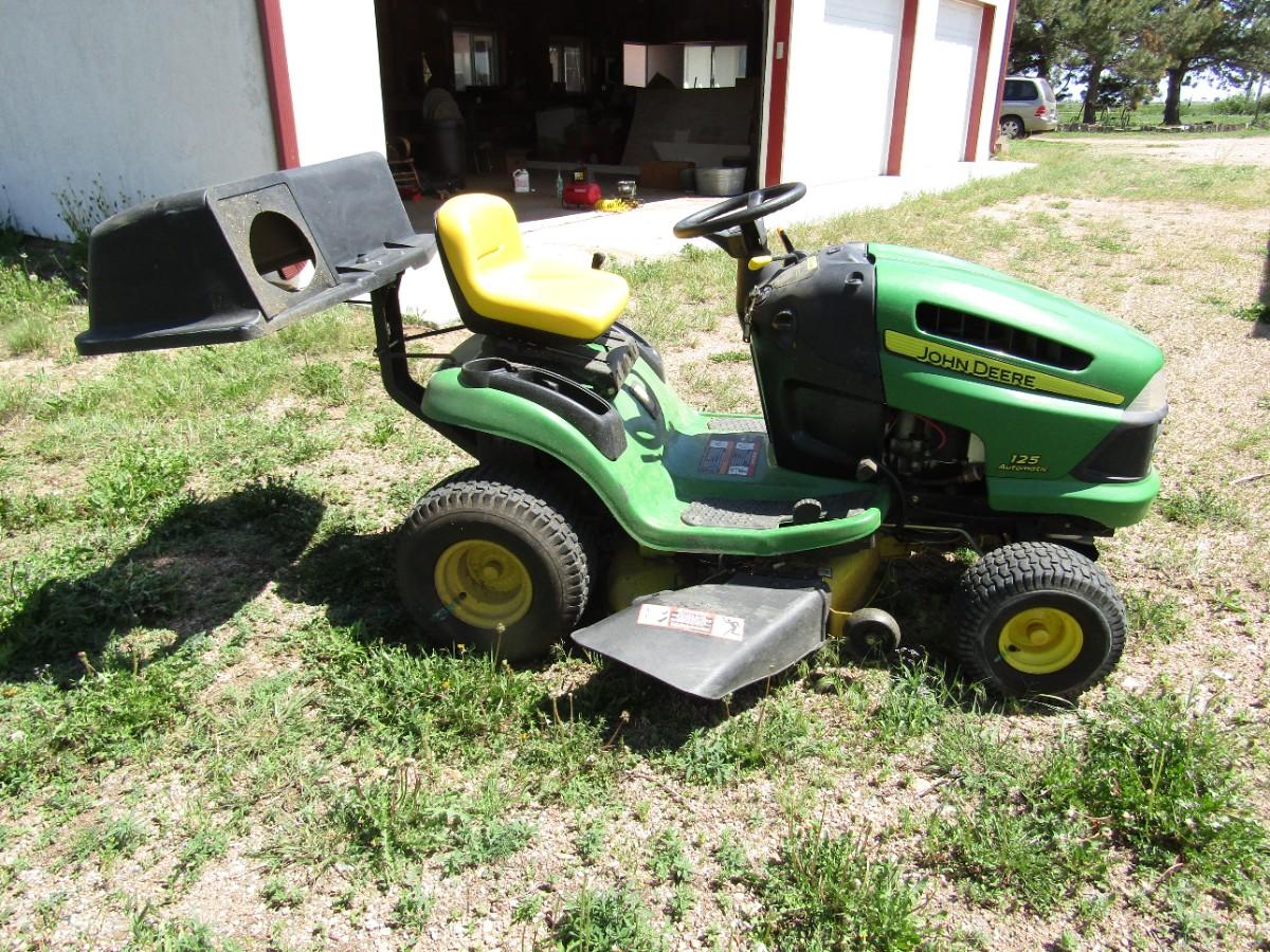 John deere 125 riding best sale lawn mower