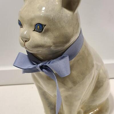 Ceramic Cat Figurine 12