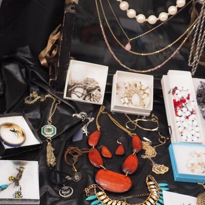 Lot 118 Necklaces and glass display