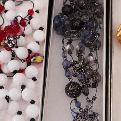 Lot 118 Necklaces and glass display