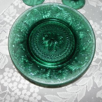 EMERALD GREEN GLASS DINNERWARE