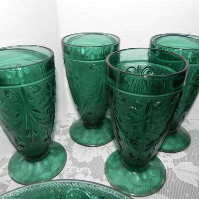 EMERALD GREEN GLASS DINNERWARE