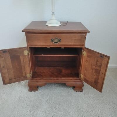 LOT 8 ETHAN ALLEN NIGHT STAND WITH LAMP