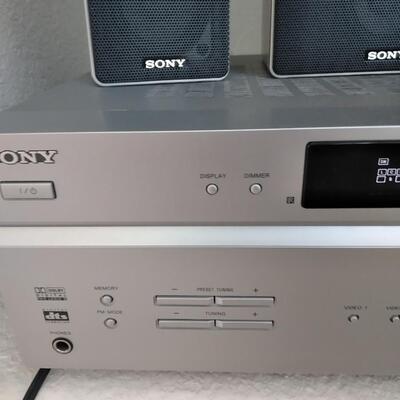 LOT 9 SONY RECIEVER WITH SURROUND SOUND SPEAKERS 