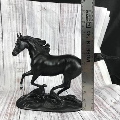 Franklin Mint 1986 Porcelain Horse Statue “Black Beauty“ by Pamela Du Boulay