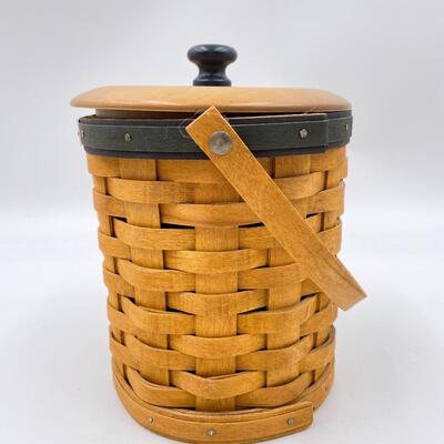 LONGABERGER 2005 COLLECTORâ€™S CLUB â€œGATHERINGâ€ BASKET W/LID