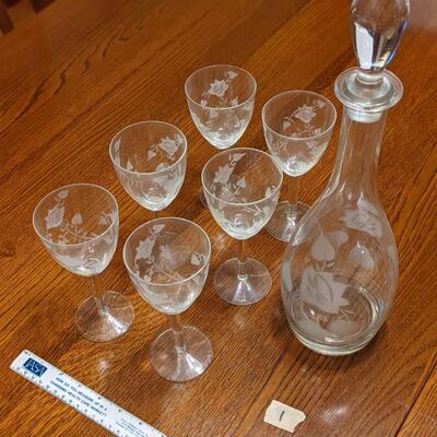 Beautiful Crystal Decanter and 6 glasses