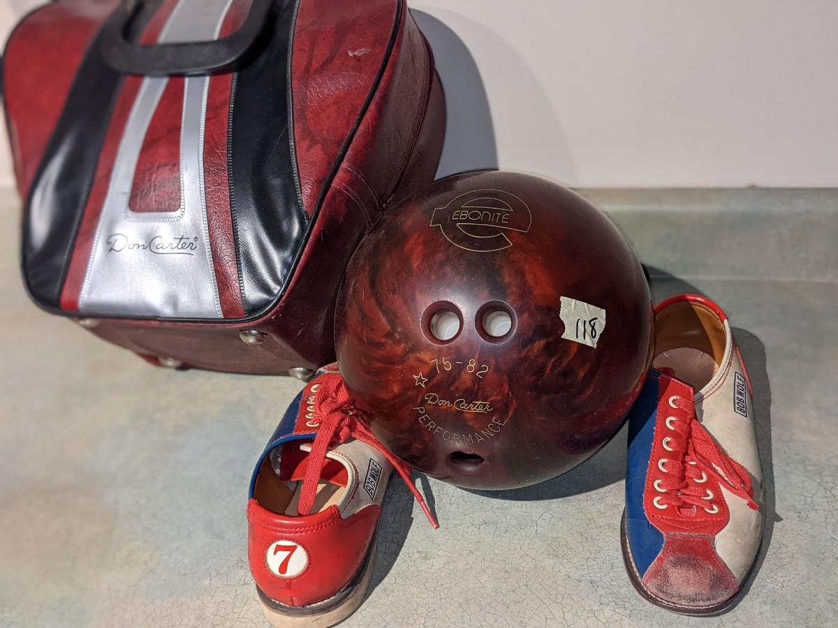 Vintage bowling ball set
