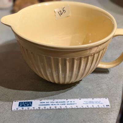 Lovely mixing bowl with handle