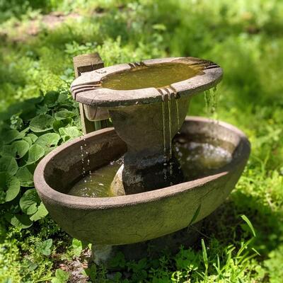 Stunning, excellent condition water fountain