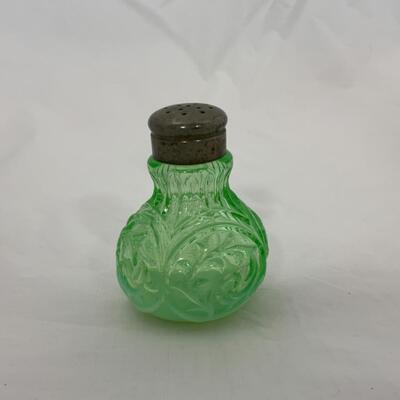 -5- ANTIQUE | Single Green Opalescent Shaker