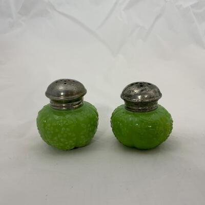 -6- VINTAGE | Squatty Green Salt and Pepper Shaker Set