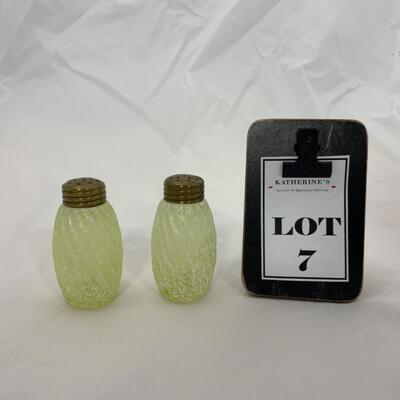 -7- ANTIQUE | Fine Speckled | Ribbed Satin Glass | Shakers