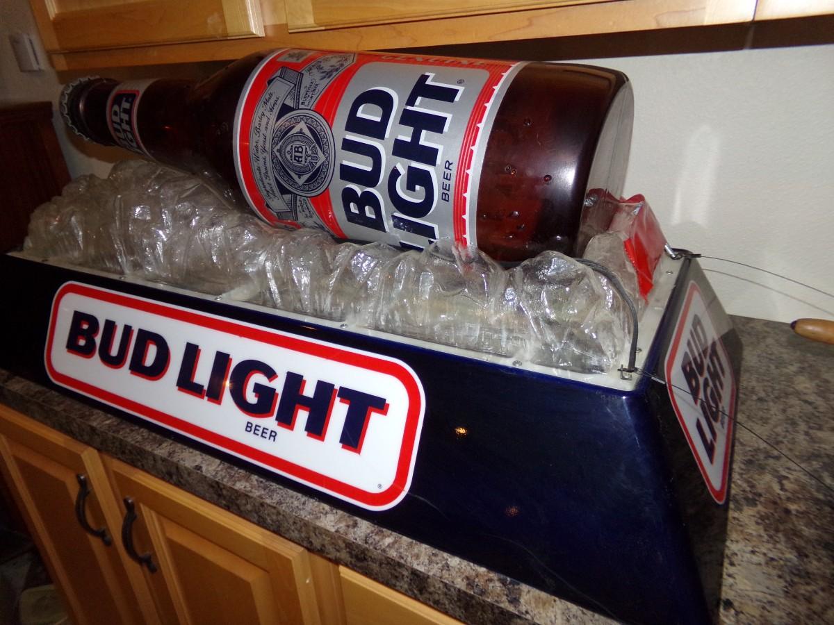 LOT 116 BUD LIGHT POOL TABLE LIGHT | EstateSales.org