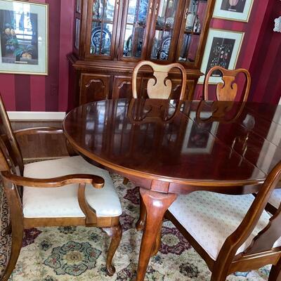 #17 Stunning Mahogany Queen Anne Dinning Table & Chairs 