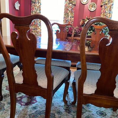 #17 Stunning Mahogany Queen Anne Dinning Table & Chairs 