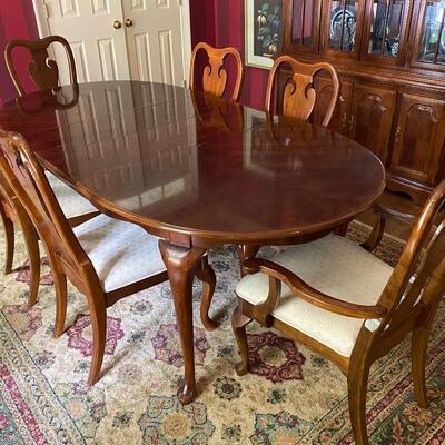 #17 Stunning Mahogany Queen Anne Dinning Table & Chairs 