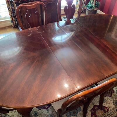 #17 Stunning Mahogany Queen Anne Dinning Table & Chairs 