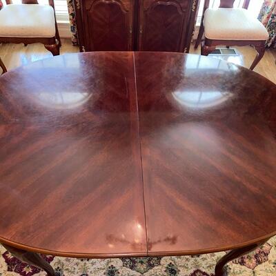 #17 Stunning Mahogany Queen Anne Dinning Table & Chairs 