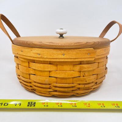 LONGABERGER 1993 DARNING BASKET W/LID & â€œWELCOMEâ€ TIE-ON