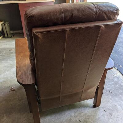 Beautiful Leather Recliner-smoker smell