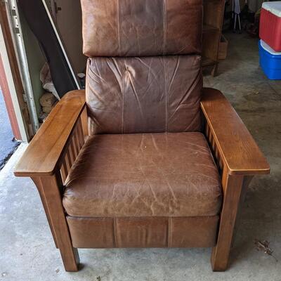 Beautiful Leather Recliner-smoker smell