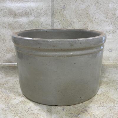 -40- VINTAGE | Squat One-Gallon Crock | Un-Marked