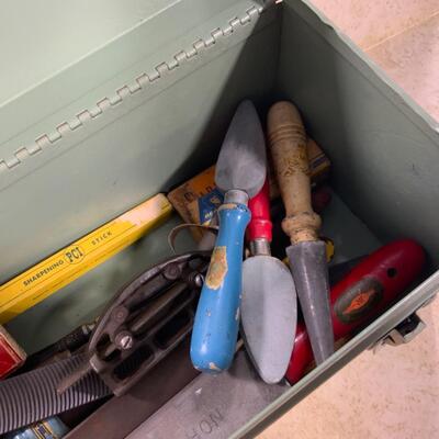 -42- VINTAGE | Metal Toolbox | Stashed full of tools
