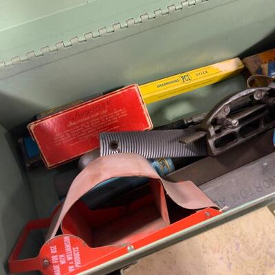 -42- VINTAGE | Metal Toolbox | Stashed full of tools