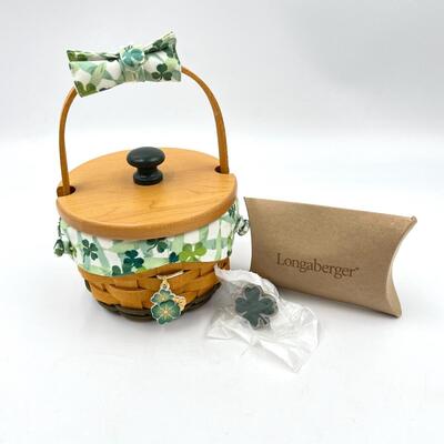LONGABERGER 2001 â€œLUCKY YOUâ€ BASKET W/ LID & SHAMROCK KNOB