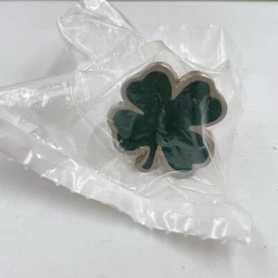 LONGABERGER 2001 â€œLUCKY YOUâ€ BASKET W/ LID & SHAMROCK KNOB