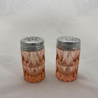-62- VINTAGE | Beautifully Faceted Pink Glass | Salt and Pepper Set