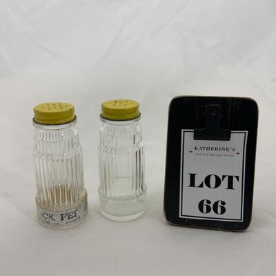 -66- VINTAGE | Anchor Hocking | Tall Ribbed Glass | Salt and Pepper