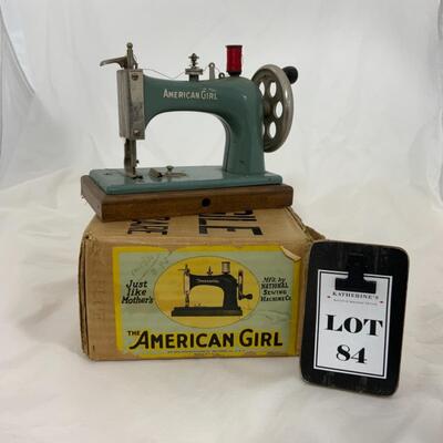-84- VINTAGE | American Girl | Childrenâ€™s Sewing Machine
