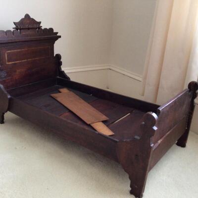 C469 Antique Victorian Doll Bed