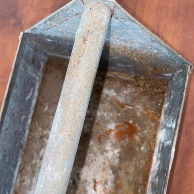 #44 Vintage Tin Tool Box