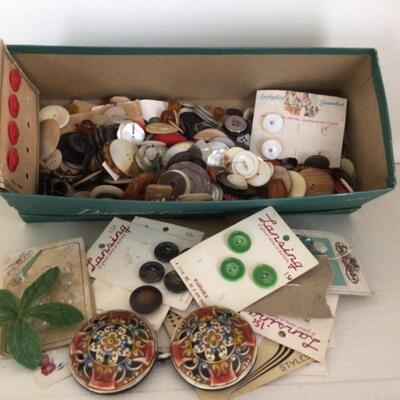 CB493 Box of Vintage Buttons 