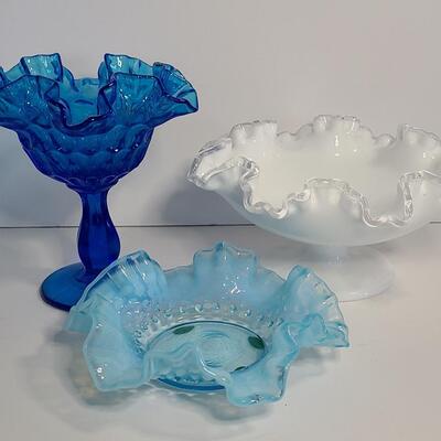 Lot 26: Vintage Fenton Art Glass 
