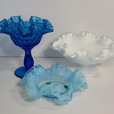 Lot 26: Vintage Fenton Art Glass 