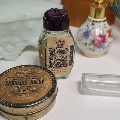 Lot 29: Vintage Dresser Collectibles: Dresser Boxes, Smelling Salts Bottle and More 
