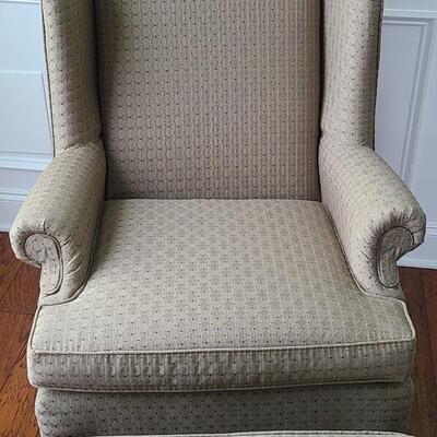 Lot 18: Modern Accent Chair w/ Ottoman (Neutral Perfect in any Room)