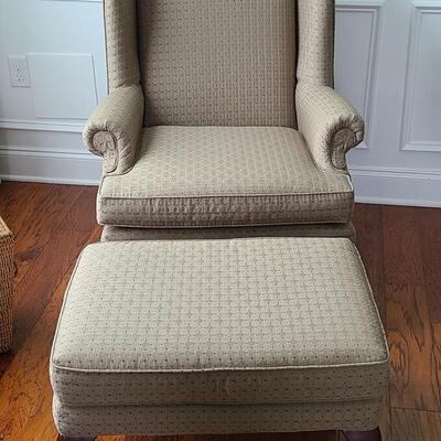 Lot 18: Modern Accent Chair w/ Ottoman (Neutral Perfect in any Room)