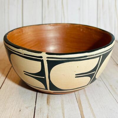 Lot 62   Native American Santa Domingo Pueblo Pottery Bowl Signed Irvin Tucero New Mexico